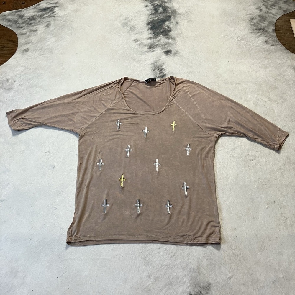 Pol Top Womens Size Medium Beige Scoop Neck Silver Gold Cross Lightweight